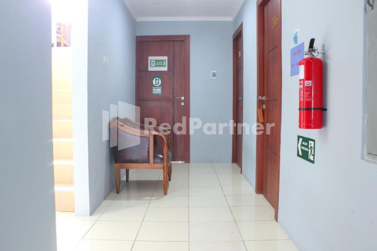 Brahma Hotel Mitra Reddoorz Jakarta Extérieur photo