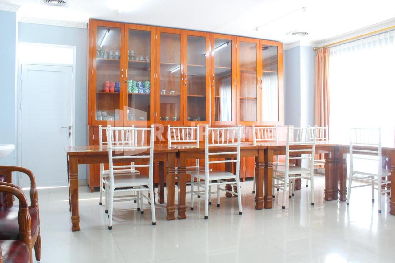 Brahma Hotel Mitra Reddoorz Jakarta Extérieur photo