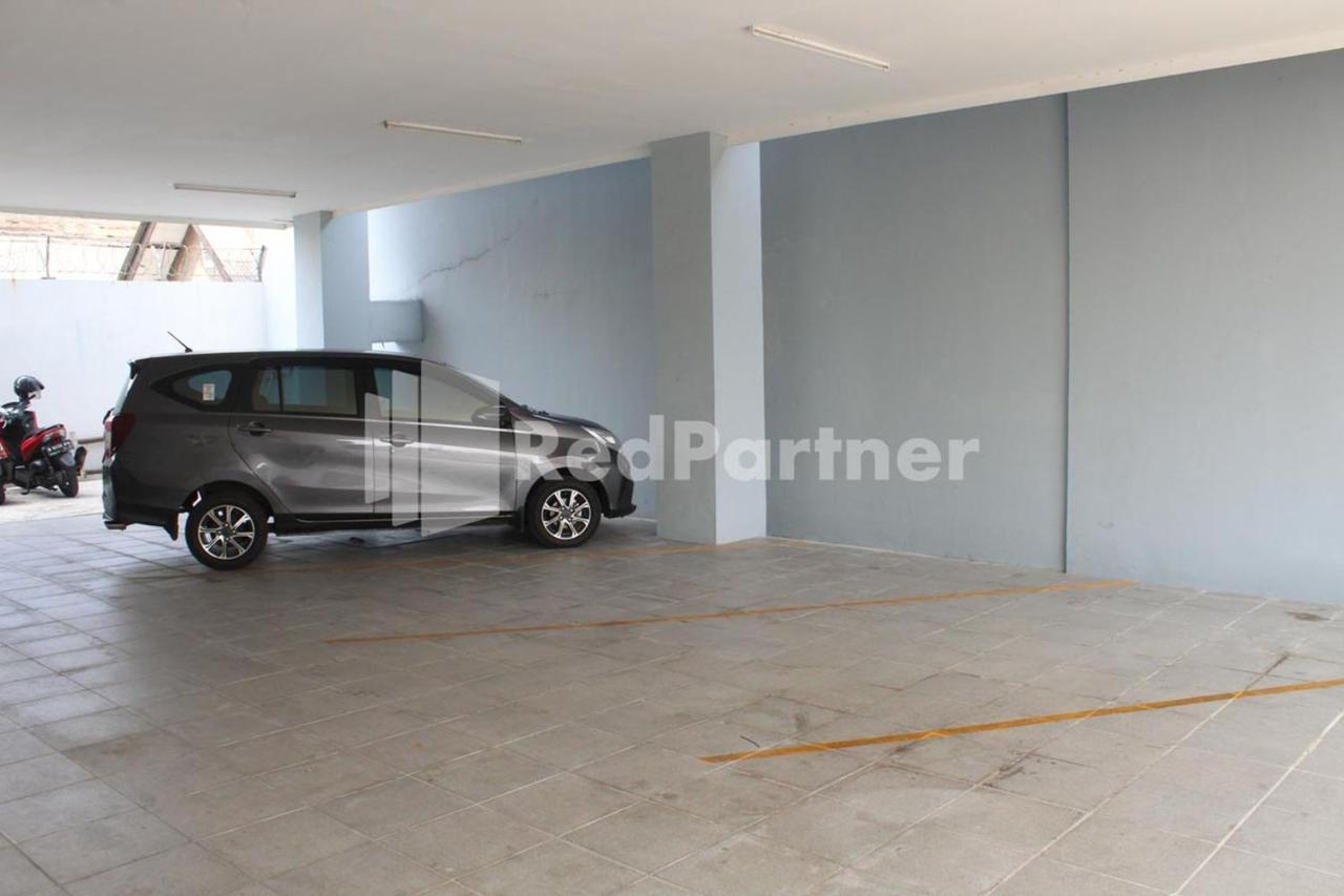 Brahma Hotel Mitra Reddoorz Jakarta Extérieur photo