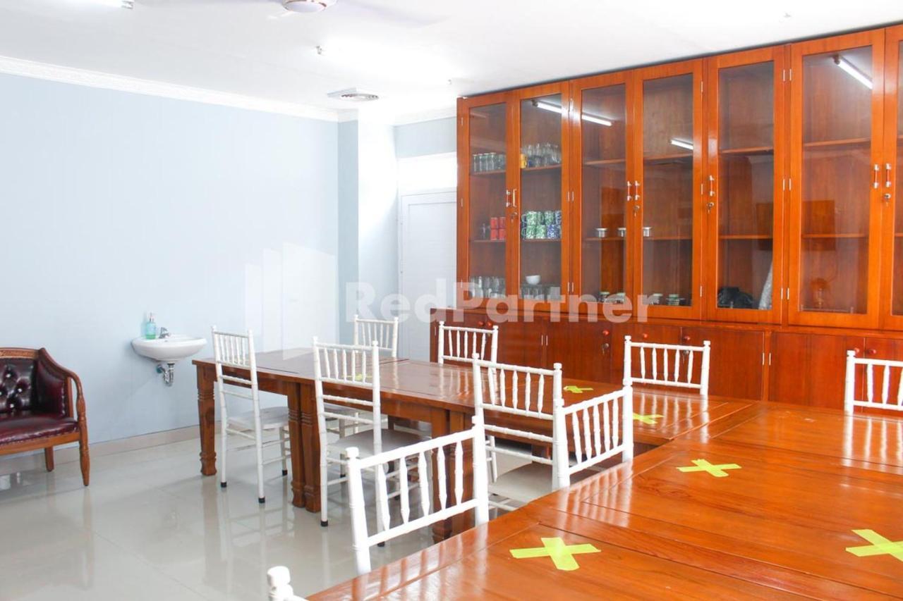 Brahma Hotel Mitra Reddoorz Jakarta Extérieur photo