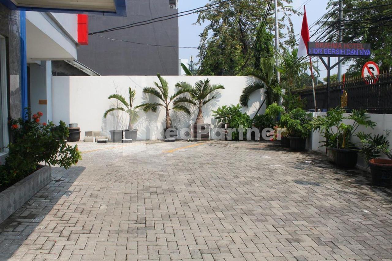 Brahma Hotel Mitra Reddoorz Jakarta Extérieur photo